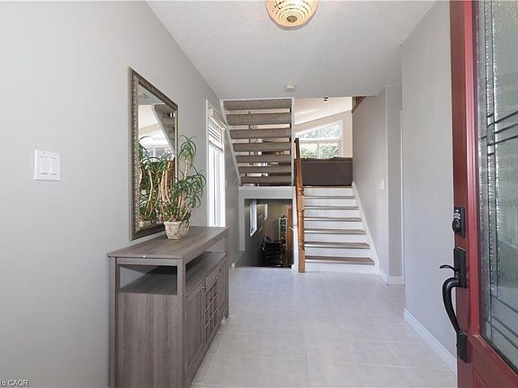 5th image of 40 Dineen Ct
