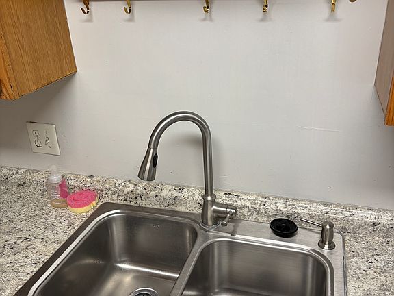 4th image of 48 Campbell St APT 7