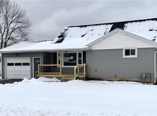 6493 Colonial Dr, Lockport, NY 14094