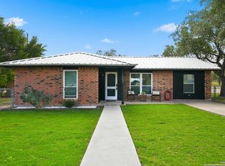1209 Terry St, George West, TX 78022