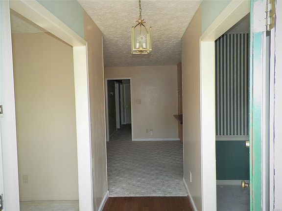 3rd image of 4043 Beardsley Dr