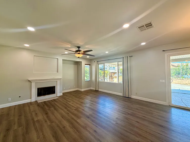 37121 Edgemont Dr — Photo 25