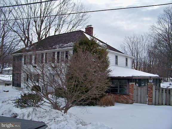 3rd image of 1222 Georgetown Rd