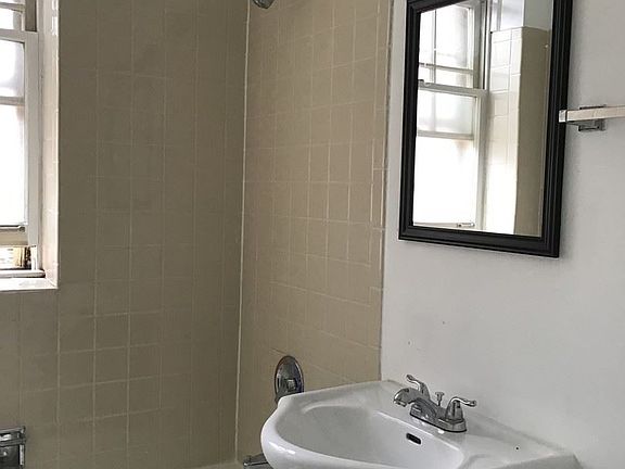 2nd image of 7130 S Jeffery Blvd APT 611