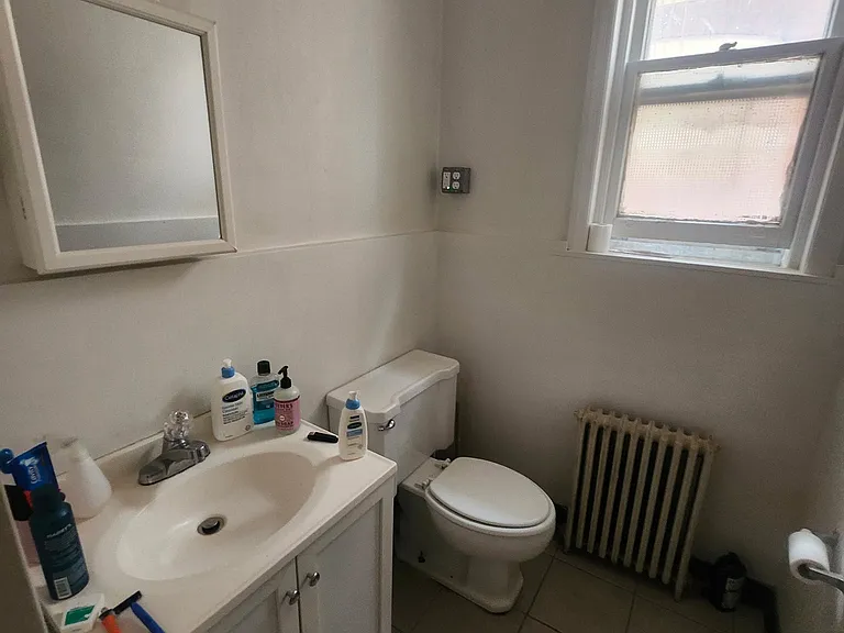 4625 Hazel Ave #2R — Photo 5