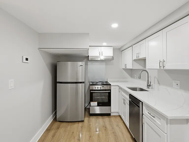 2388 Champlain St NW #3 — Photo 10