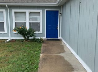 404 SW 12th St APT B, Oak Grove, MO 64075