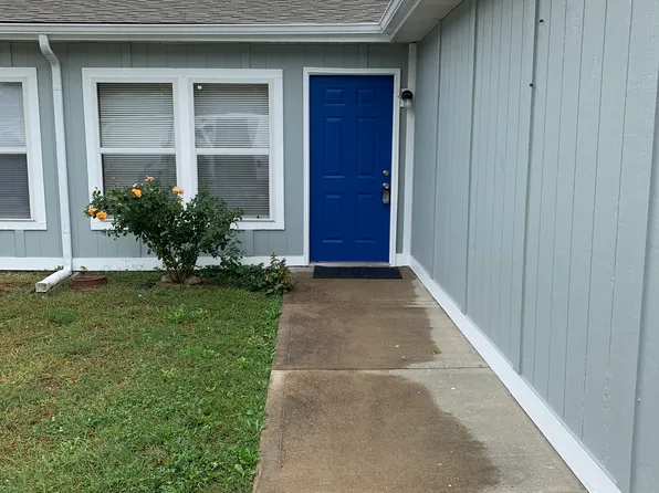 404 SW 12th St APT B, Oak Grove, MO 64075