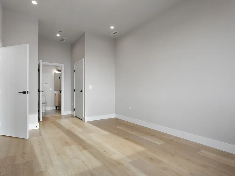 2505 W Farragut Ave #407 — Photo 21