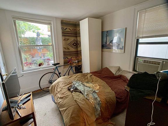 2nd image of 922 President St APT 1R