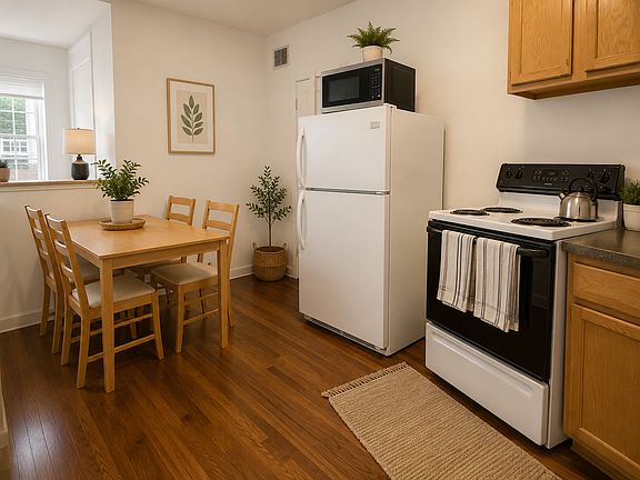 2nd image of 1590 Beacon St #8