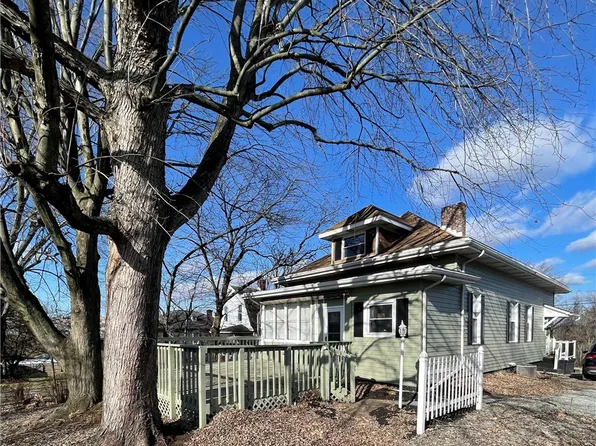 138 E Smithfield St, Mount Pleasant, PA 15666