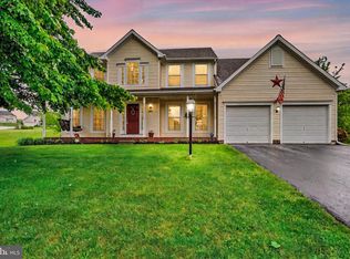 1205 Cranberry Ln W, York, PA 17402