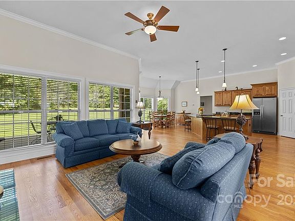 5th image of 117 Bluff Meadow Ln