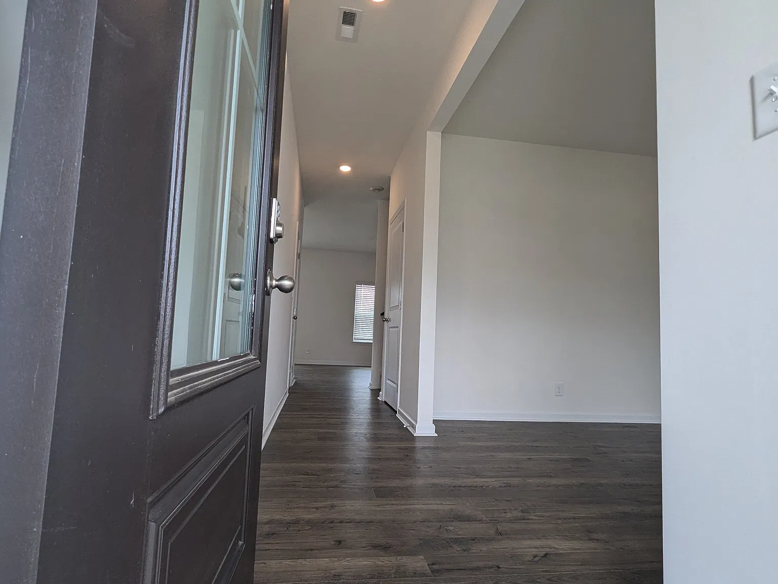 4 bed, 2.5 bath, 2072 sqft, $2,500 — Photo 2