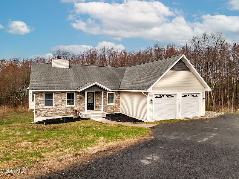 2nd image of 14 Fiddlers Lane