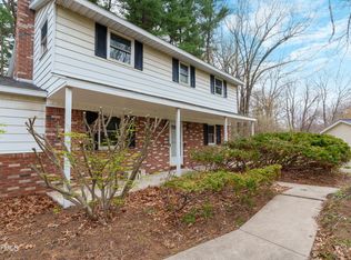 24 Longview Dr, Clifton Park, NY 12065
