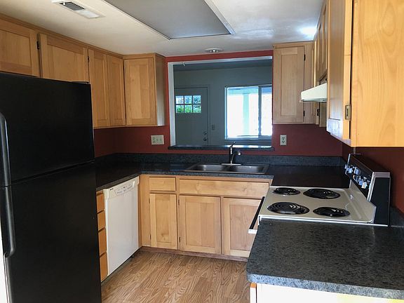 4th image of 2534 Siskiyou Blvd