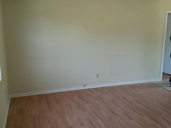 3rd image of 3136 Deer Lake Dr