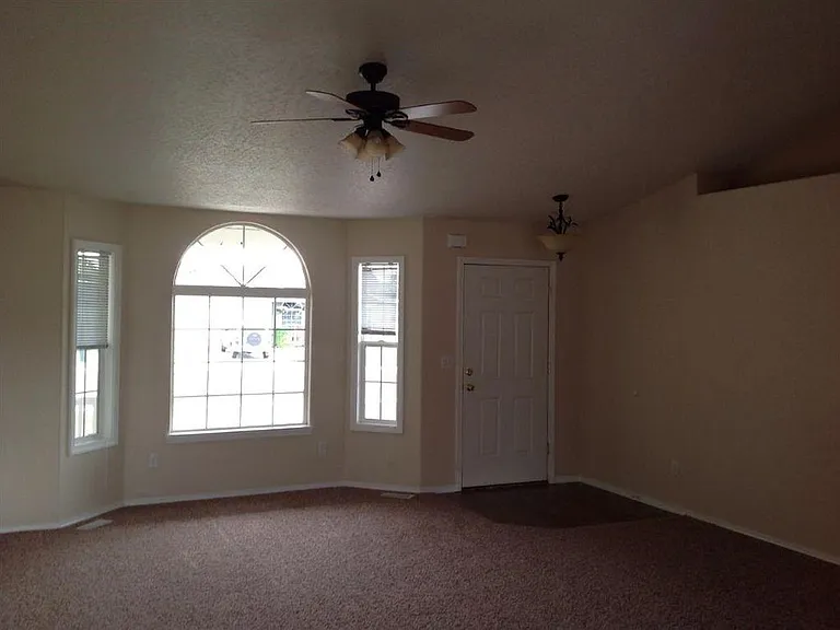 2420 W Grouse Ave — Photo 3