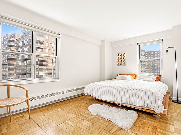 5th image of 573 Grand St APT D1302