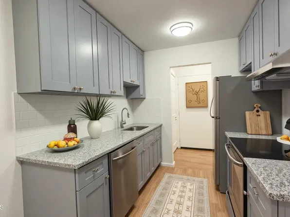 160 Cross Slope Ct Unit J, Manalapan, NJ 07726