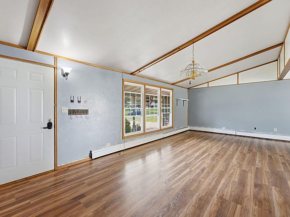4th image of 215 W Prairie St