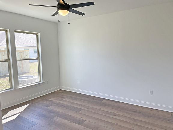 5th image of 306 Sophie Dr