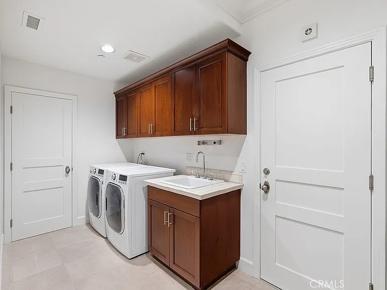 133 Hollister Ave — Photo 44
