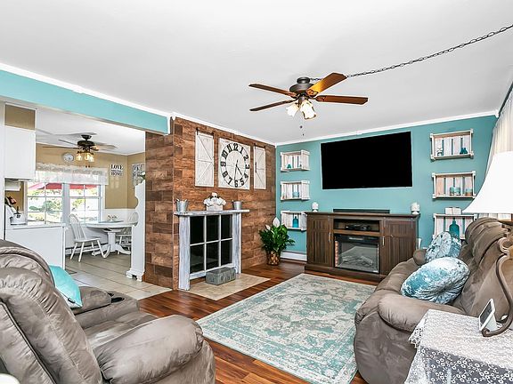 4th image of 18 Dahlia Ln