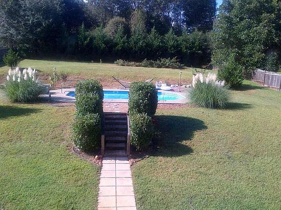 backyard in bloom : Vacation at home!