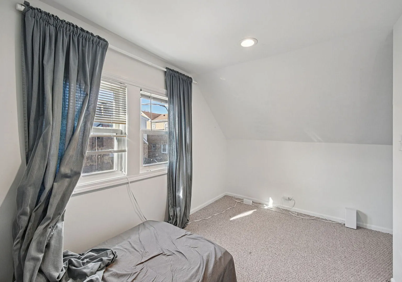 2 bed, 800 sqft, $2,000 — Photo 3