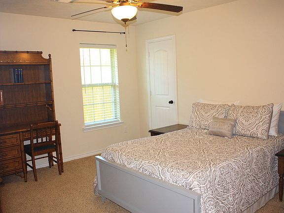 3rd image of 910 Emerald Dove Ave