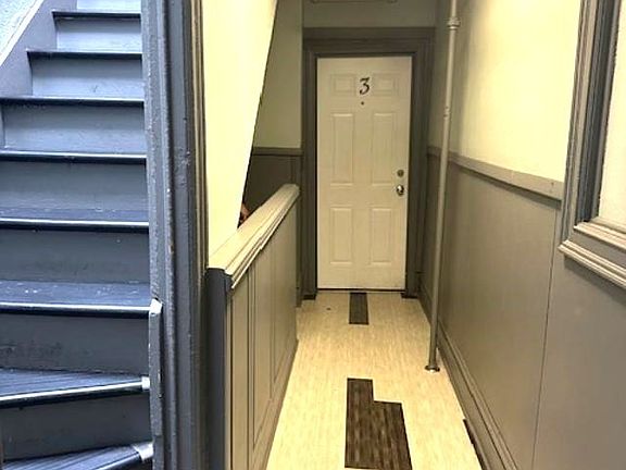 3rd image of 423 Forest Ave