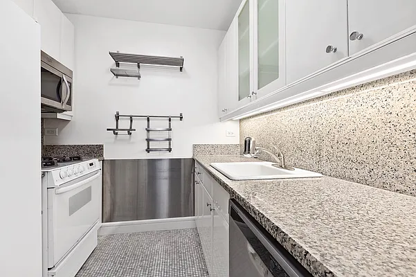 Rented by Compass | media 8
