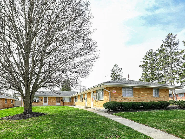 Newly Remodeled Spacious One Bedroom Apartments with Off Street Parking
Located in the Northmont City School District
Sewer,Water, and Trash Paid!
Call or text Direct for Showing