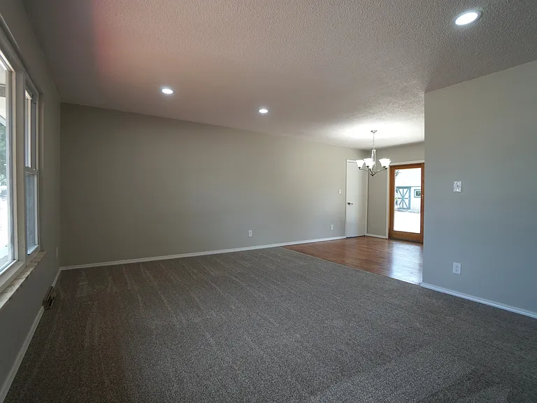 5007 Alta Loma Rd — Photo 4