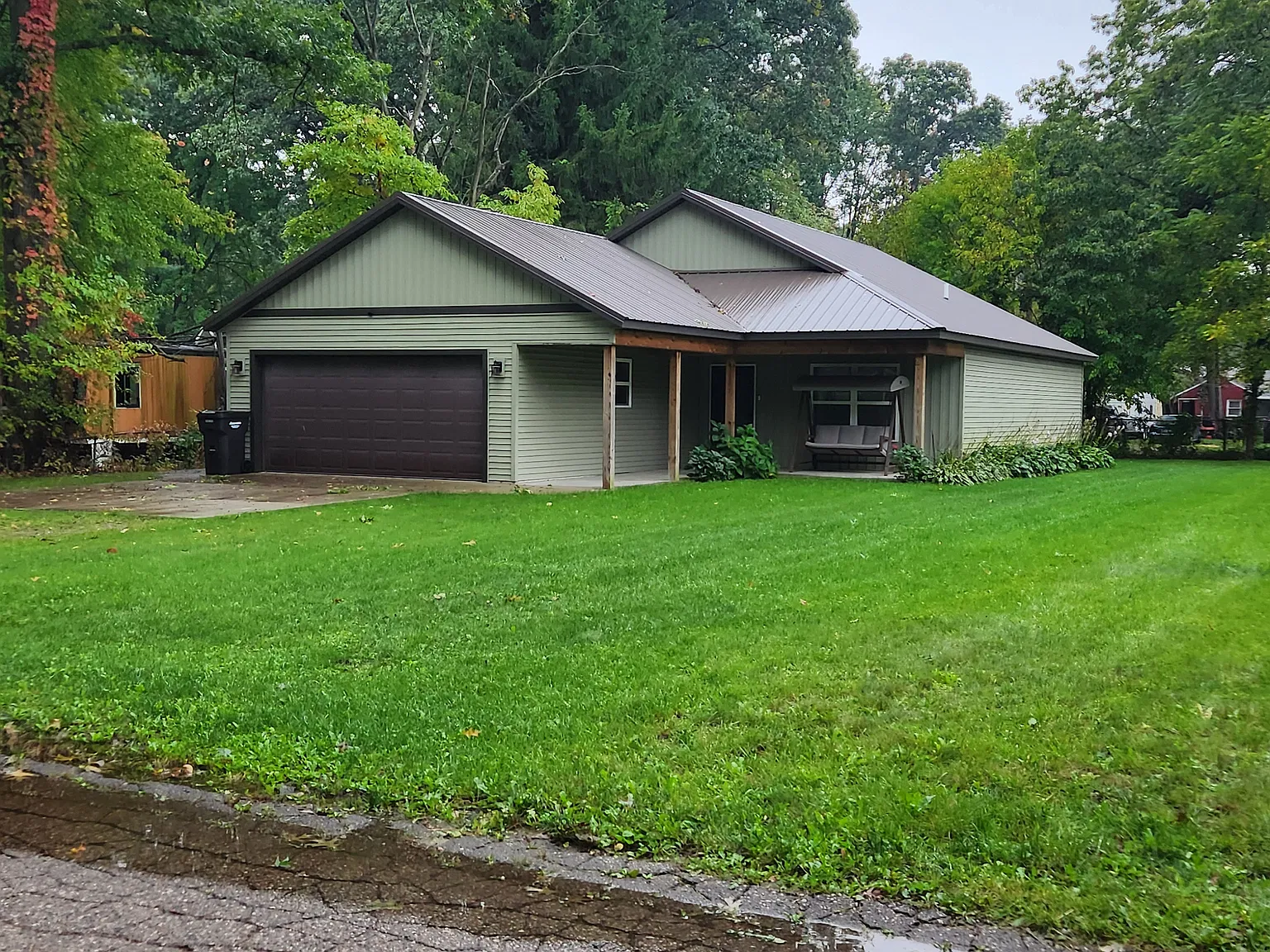 3 bed, 1348 sqft, $2,050 — Photo 2