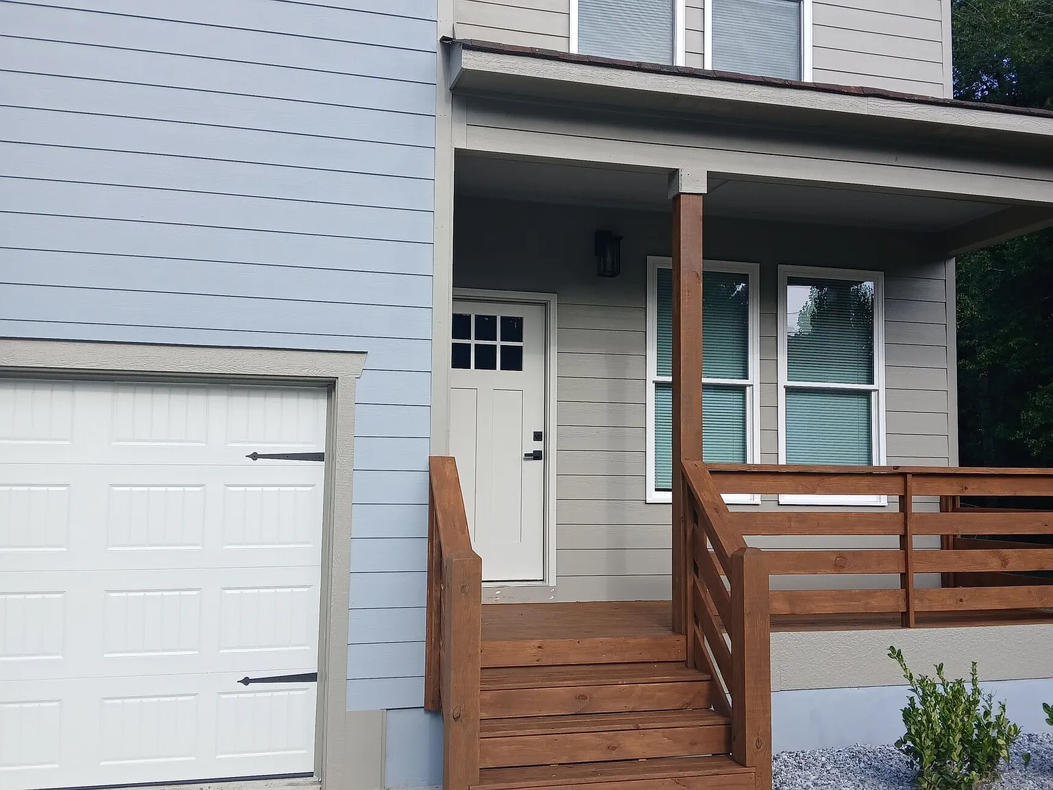 5 bed, 3.5 bath, 2700 sqft, $3,000 — Photo 2