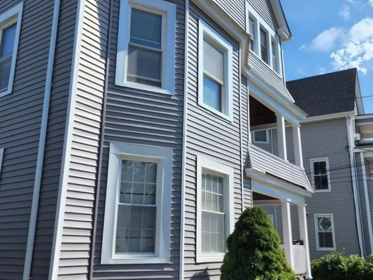 3 bed, 1.0 bath, 4062 sqft, $2,200 — Photo 2