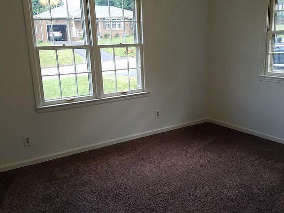 5th image of 112 Pin Oak Dr