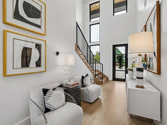 4th image of 2025 Colonial Way