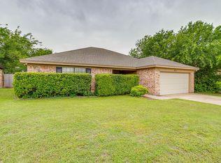 8613 Silver Creek Rd, White Settlement, TX 76108