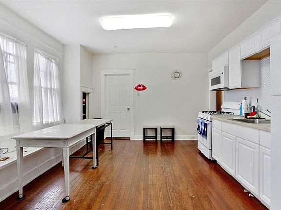5th image of 2133-35 Robert St