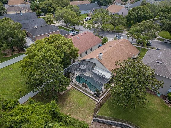 4th image of 897 N Lake Claire Cir