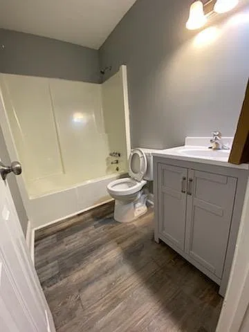 389 Westchester Dr — Photo 3