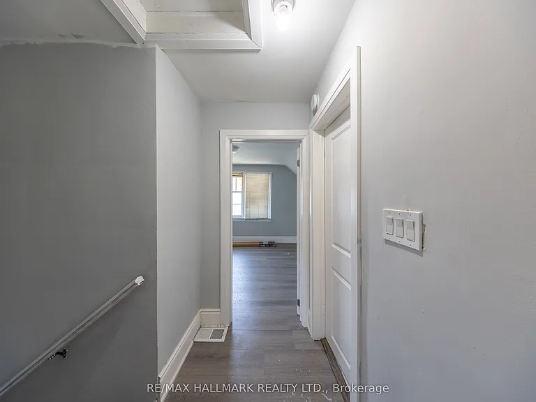 559 Ritson Rd S — Photo 17