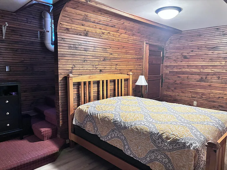 The bedroom from the other side