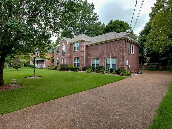 3rd image of 461 Harpeth Meadows Dr