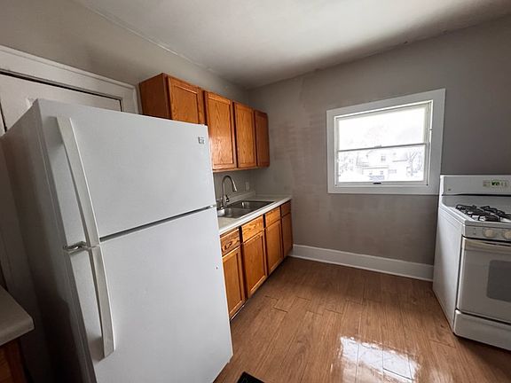 4th image of 105 Dickinson St SW #2